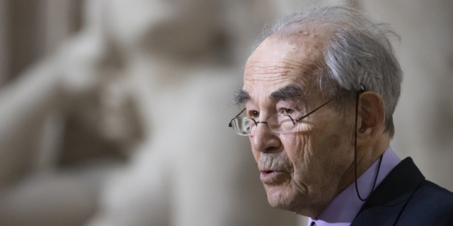 Ο πρώην υπουργός Δικαιοσύνης της Γαλλίας Ρομπέρ Μπαντεντέρ