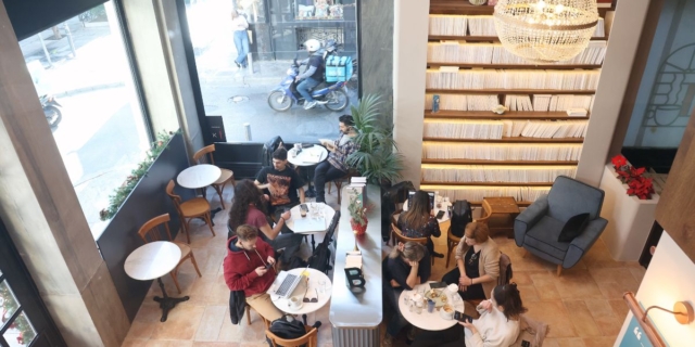 BOOKBAR by Kaktos: Το νέο βιβλιοφιλικό στέκι στην πιο ζωντανή γειτονιά της Αθήνας!