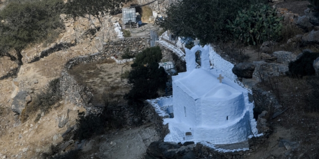 Εκκλησάκι στην Αμοργό