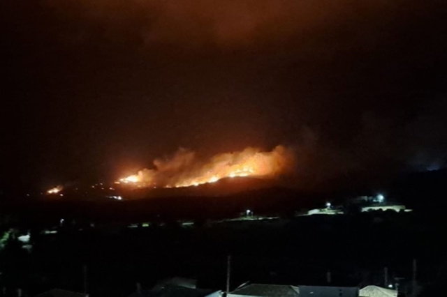 Ζάκυνθος: Σε εξέλιξη πυρκαγιά στην Εξωχώρα –  Έκτακτο δρομολόγιο φέρνει ενισχύσεις