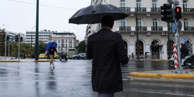 Βροχή στο κέντρο της Αθήνας