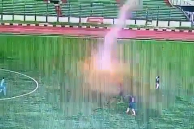 Ποδοσφαιριστής χτυπήθηκε από κεραυνό κατά τη διάρκεια αγώνα και σκοτώθηκε