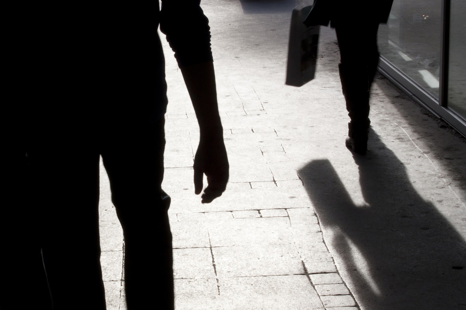Ανήλικες χτύπησαν και λήστεψαν 24χρονη στον Άγιο Παντελεήμονα