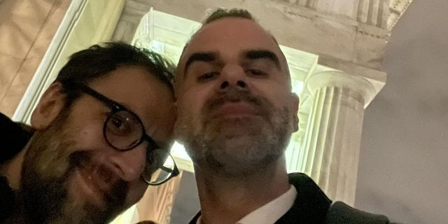 Ο Αύγουστος Κορτώ εύχεται στον σύζυγό του: “Γιορτάζω κι εγώ κάθε μέρα”