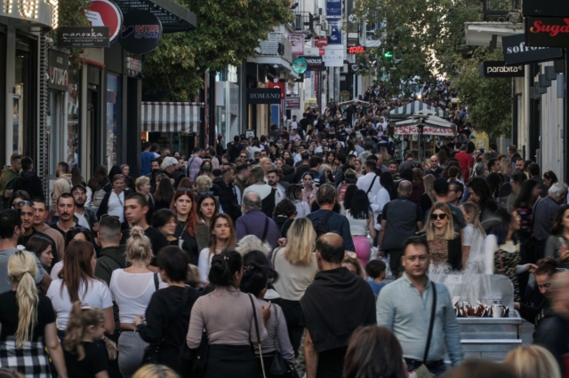 Κόσμος στην Ερμού