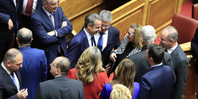 Γάμος ομόφυλων ζευγαριών: Το ένα τρίτο των βουλευτών της ΝΔ δεν ψήφισε το νομοσχέδιο