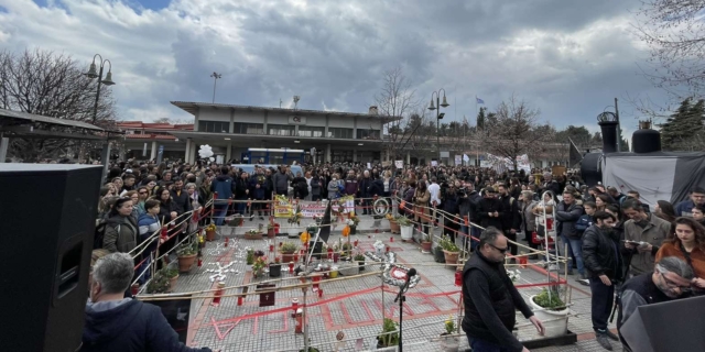 Διαδήλωση στη Λάρισα για την τραγωδία στα Τέμπη