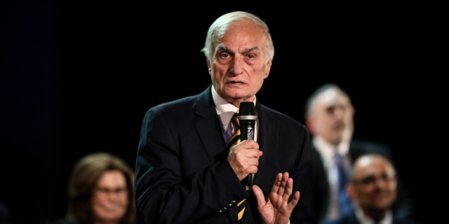 Ο Μανώλης Μαυρομμάτης
