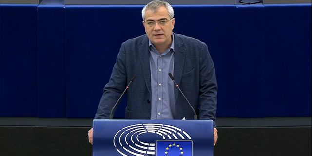 Ο Κώστας Παπαδάκης
