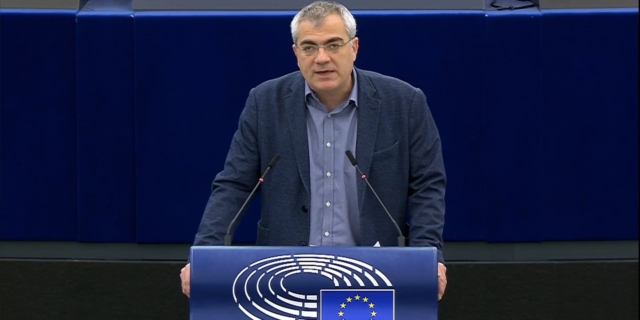 Ο Κώστας Παπαδάκης