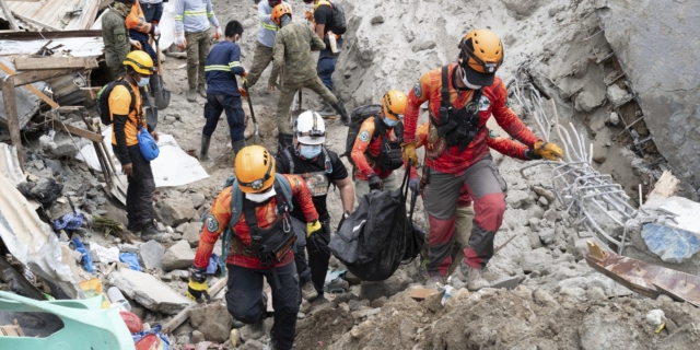 Έρευνες για αγνοούμενους μετά από κατολίσθηση στις Φιλιππίνες