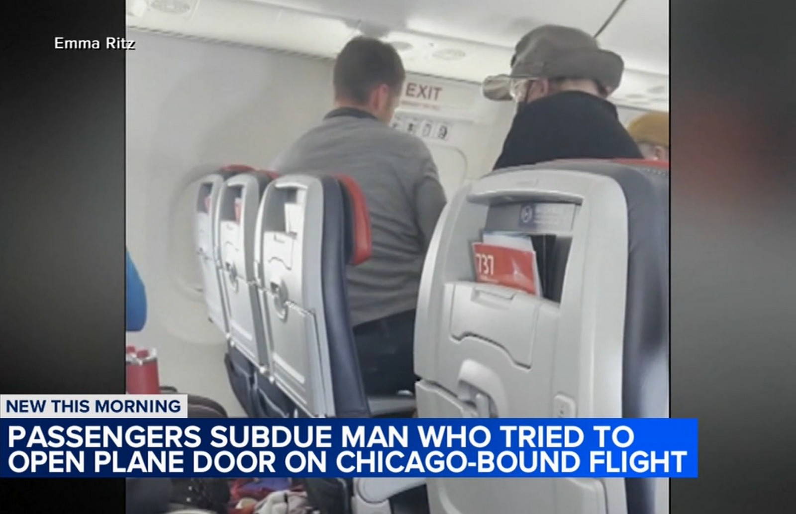 Τρόμος στον αέρα: Πήγε να ανοίξει την πόρτα του αεροπλάνου εν ώρα πτήσης – Βίντεο