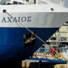 Πλοίο στο λιμάνι του Πειραιά