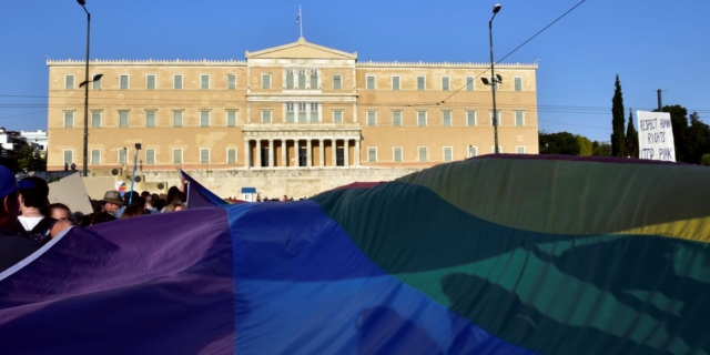 Νομοσχέδιο για ομόφυλα ζευγάρια: Σήμερα οι τοποθετήσεις των φορέων στην Βουλή