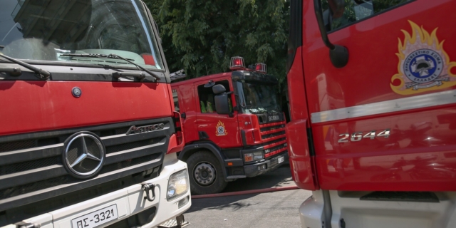 Φωτιά σε διαμέρισμα στο κέντρο της Αθήνας – Επιχείρησαν 10 πυροσβέστες