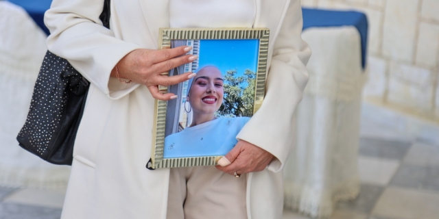 Η κηδεία της 21χρονης Ραφαέλα Πιτσικάλη στην Κρήτη