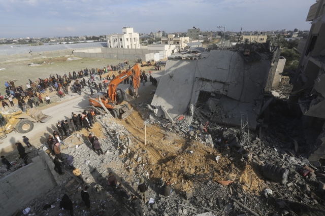 Βομβαρδισμοί του Ισραήλ στη γεμάτη με εκτοπισμένους Ράφα