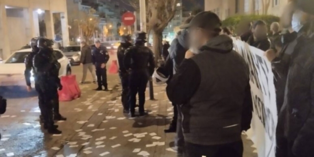 Ρουβίκωνας: Προσαγωγές μελών του έξω από το νοσοκομείο Αγιος Σάββας