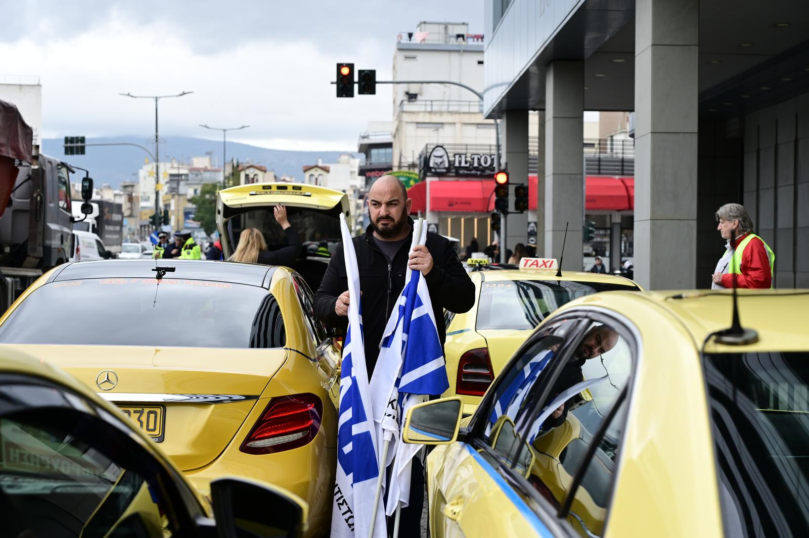 Απεργιακή συγκέντρωση των οδηγών ταξί στην Αθήνα