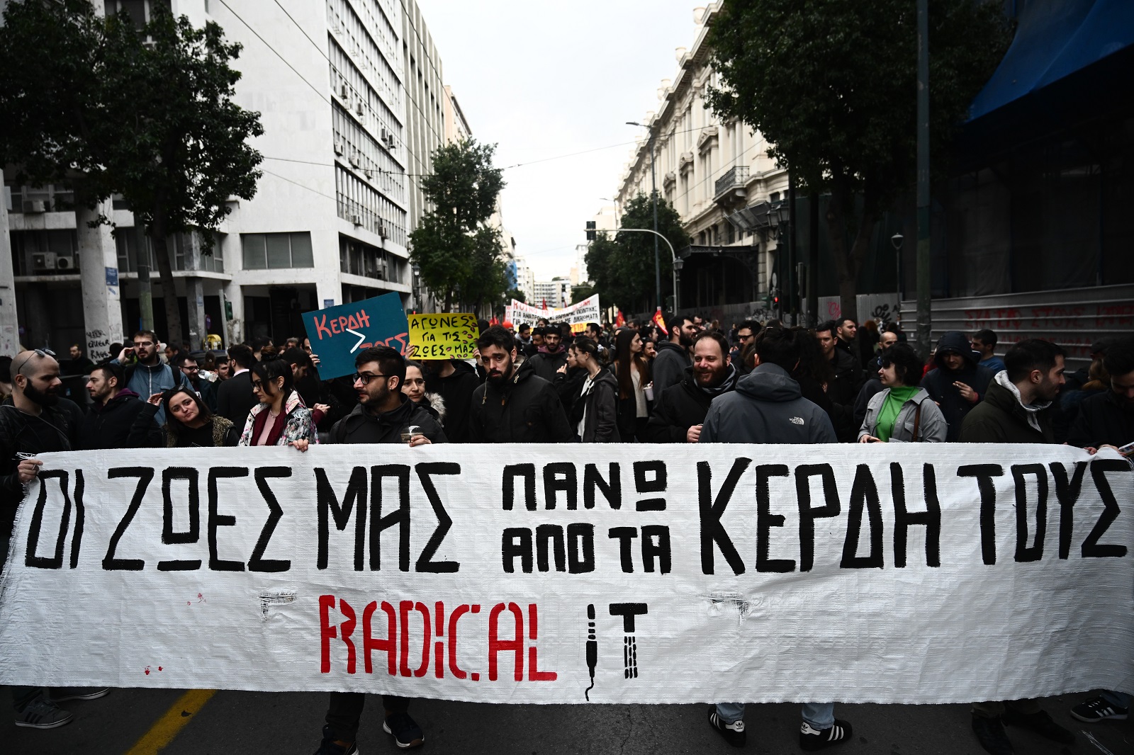 Πορεία στη μνήμη των θυμάτων του δυστυχήματος των Τεμπών