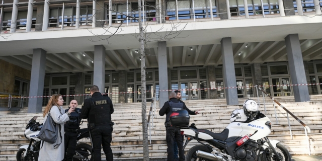 Δυνάμεις της Αστυνομίας έξω από το Δικαστικό Μέγαρο Θεσσαλονίκης