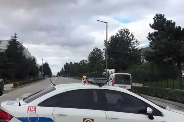 Αστυνομικές δυνάμεις κοντά στο εργοστάσιο όπου ένοπλος κρατά ομήρους στην Τουρκία