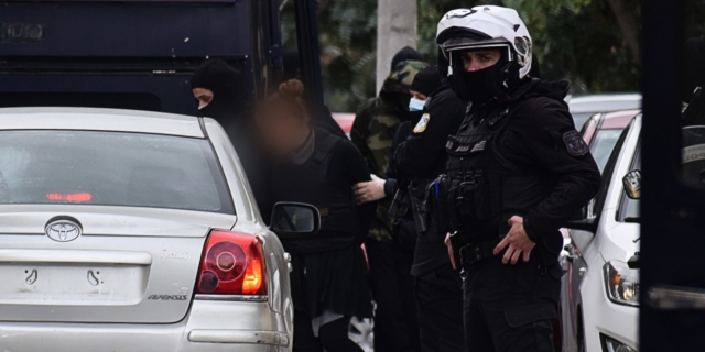 Μεταγωγή στον Εισαγγελέα των 6 συλληφθέντων για τρομοκρατία