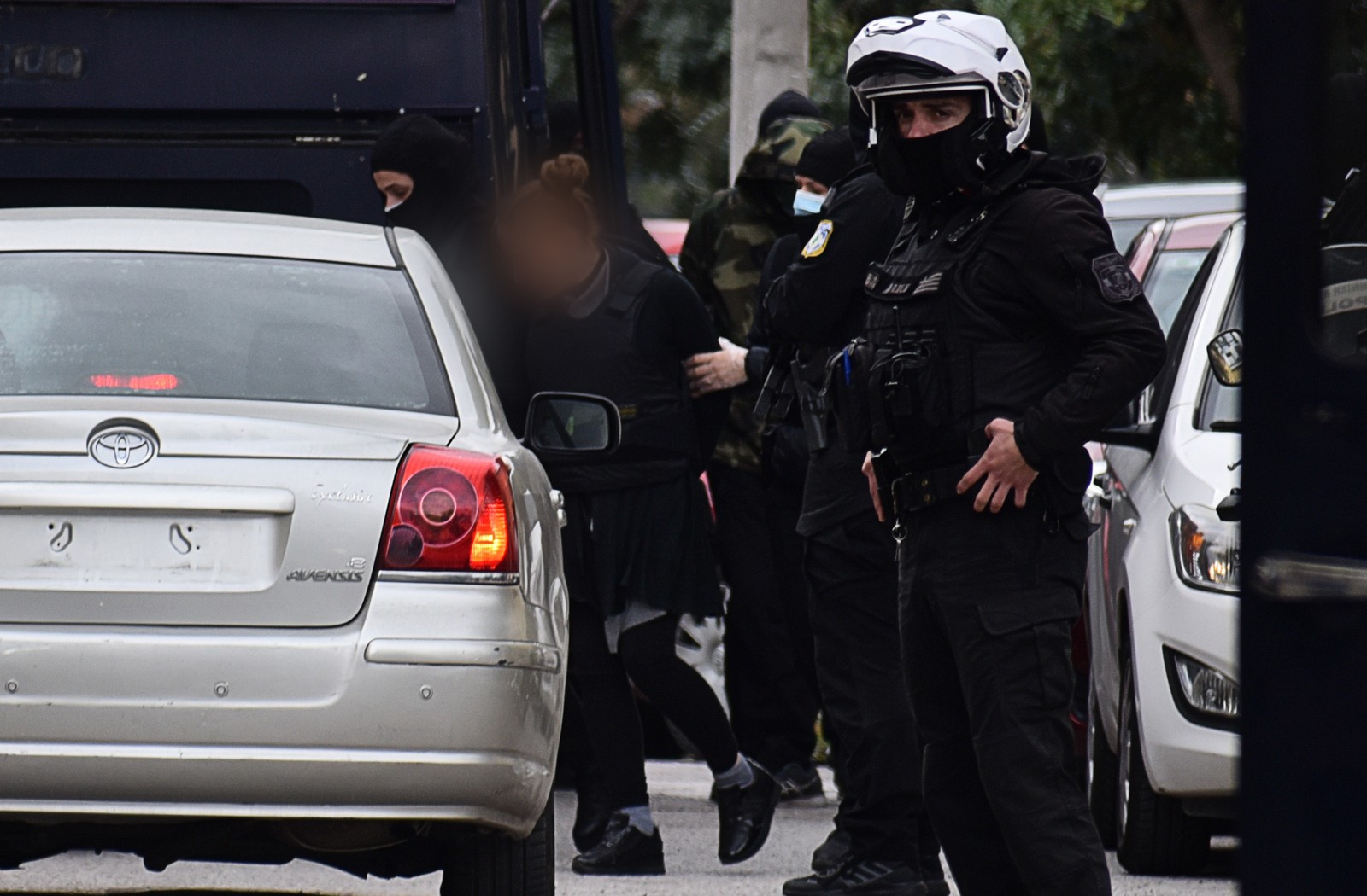 Μεταγωγή στον Εισαγγελέα των 6 συλληφθέντων για τρομοκρατία