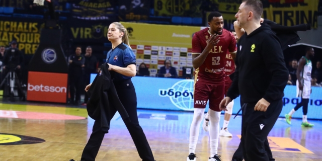 Γιατί η Βάσω Τσαρούχα trendαρει από το βράδυ της Δευτέρας