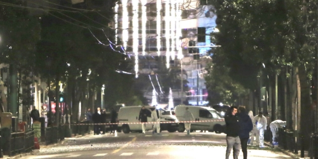 Έκρηξη βόμβας μπροστά από το υπουργείο Εργασίας – Η Αντιτρομοκρατική στο σημείο