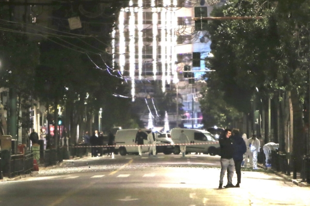 Έκρηξη βόμβας μπροστά από το υπουργείο Εργασίας – Η Αντιτρομοκρατική στο σημείο