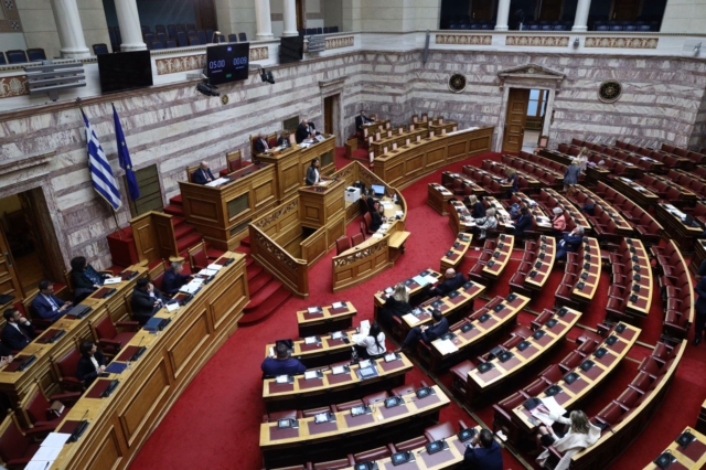 Με ονομαστικκή ψηφοφορία θα κλείσει η συζήτηση στην Βουλή για το νομοσχέδιο της ισότητας στον γάμο