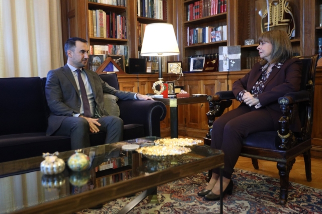 Συνάντηση της Προέδρου της Δημοκρατίας Κατερίνας Σακελλαροπούλου με τον Πρόεδρο της Κοινοβουλευτικής Ομάδας της Νέας Αριστεράς Αλέξη Χαρίτση