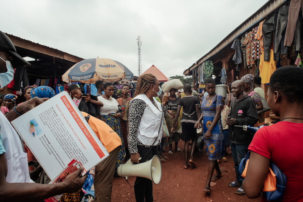 Οι ομάδες των Γιατρών Χωρίς Σύνορα πραγματοποιούν ενημέρωση για τον πυρετό Lassa.