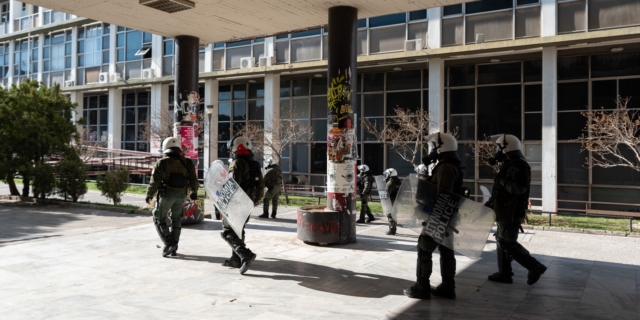Θεσσαλονίκη: Επέμβαση των ΜΑΤ στη Νομική Σχολή του ΑΠΘ