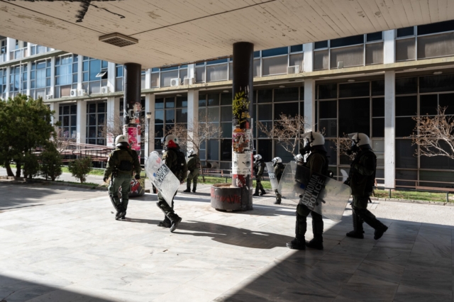 Θεσσαλονίκη: Επέμβαση των ΜΑΤ στη Νομική Σχολή του ΑΠΘ