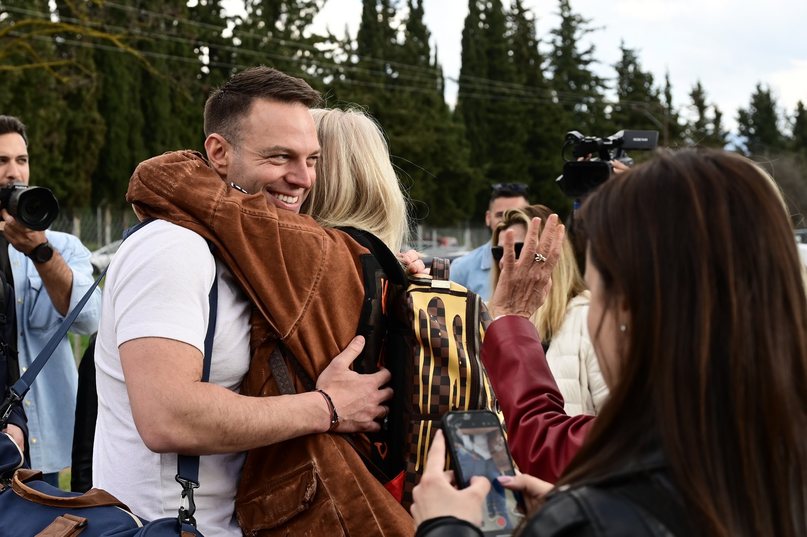 Στο Κέντρο Εκπαίδευσης Πυροβολικού (ΚΕΠΒ) Θήβας παρουσιάστηκε ο πρόεδρος του ΣΥΡΙΖΑ - Προοδευτική Συμμαχία Στέφανος Κασσελάκης για να εκπληρώσει την στρατιωτική του θητεία.