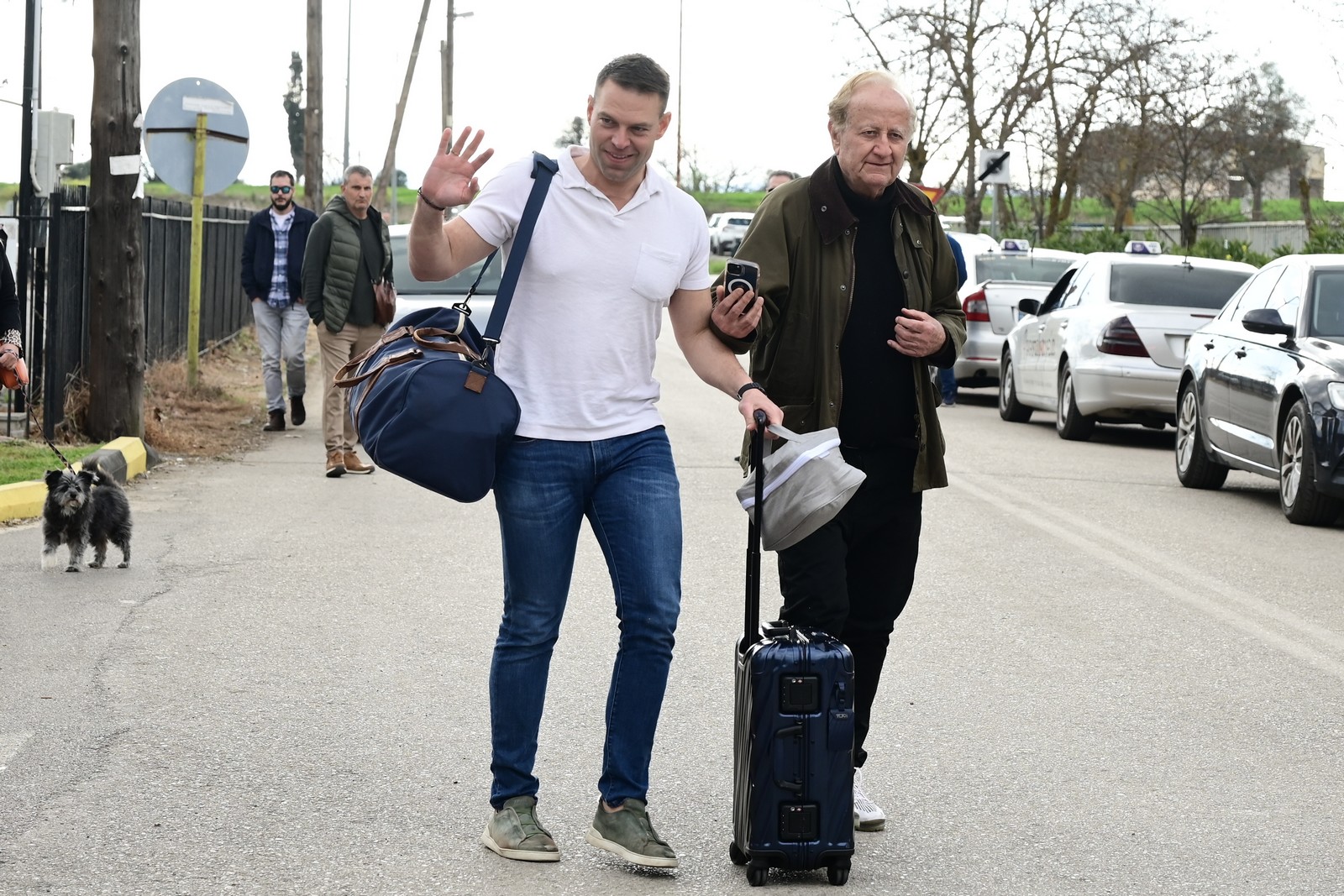 Στο Κέντρο Εκπαίδευσης Πυροβολικού (ΚΕΠΒ) Θήβας παρουσιάστηκε ο πρόεδρος του ΣΥΡΙΖΑ - Προοδευτική Συμμαχία Στέφανος Κασσελάκης για να εκπληρώσει την στρατιωτική του θητεία.