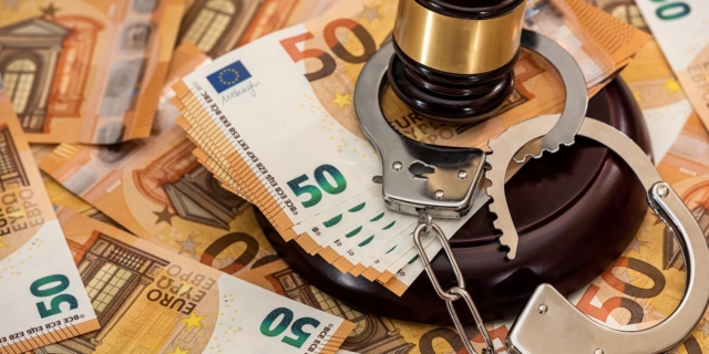 Ποινικός κώδικας: Βαριές “καμπάνες” για χρέη στο Δημόσιο και ξέπλυμα μαύρου χρήματος