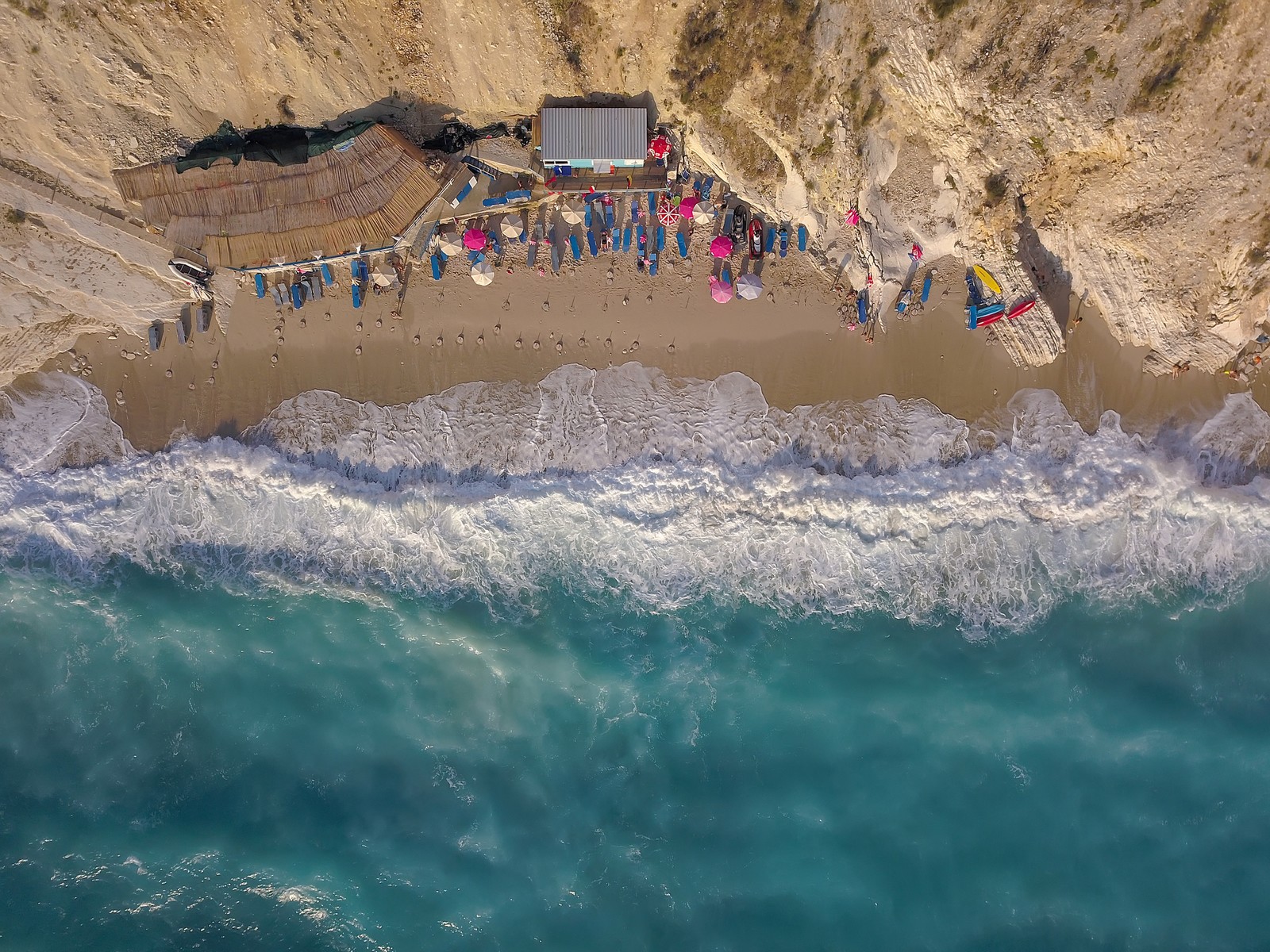 H παραλία Pasqyra στην Αλβανία