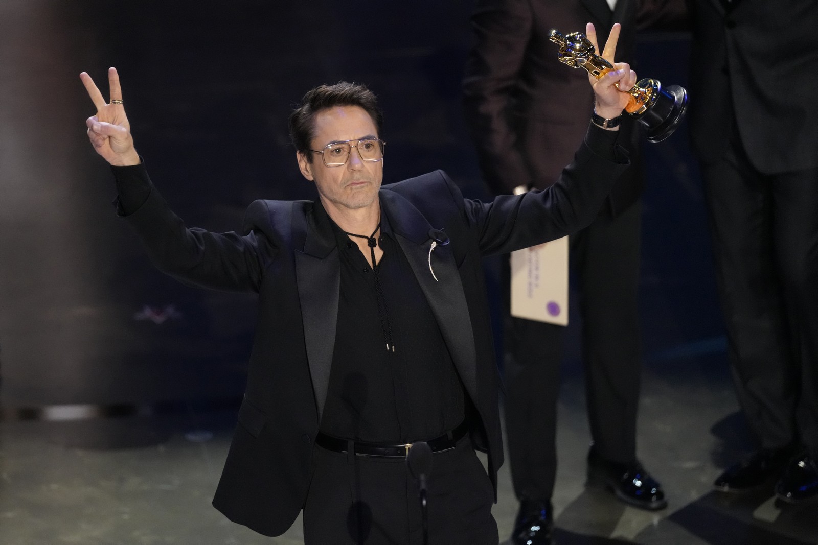 Ο Robert Downey Jr. παραλαμβάνει το βραβείο Β' Ανδρικού Ρόλου