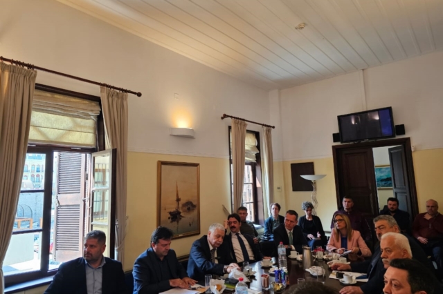 Συντάντηση με την τοπική αυτοδιοίκηση της Κρήτης για την ηλεκτρική διασύνδεση με την Αττική