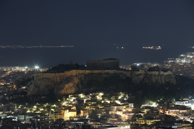 “Ώρα της Γης”: Τα φώτα στην Αθήνα έσβησαν για τον πλανήτη που κινδυνεύει