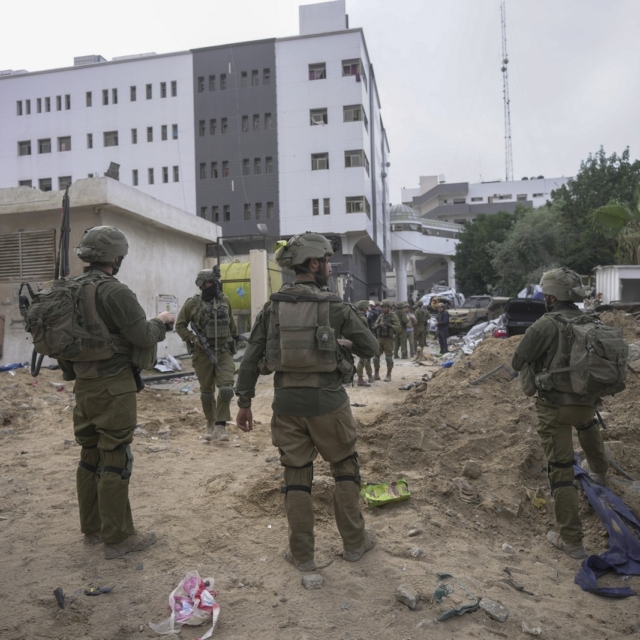 Ισραηλινός στρατός στο νοσοκομείο Αλ Σίφα στη Γάζα