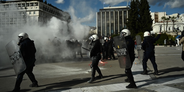 Επεισόδια στο πανελλαδικό πανεκπαιδευτικό συλλαλητήριο κατά του νομοσχεδίου για τα μη κρατικά πανεπιστήμια στην Αθήνα