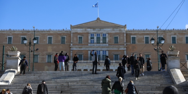 Κόσμος στο Σύνταγμα (φωτογραφία αρχείου)