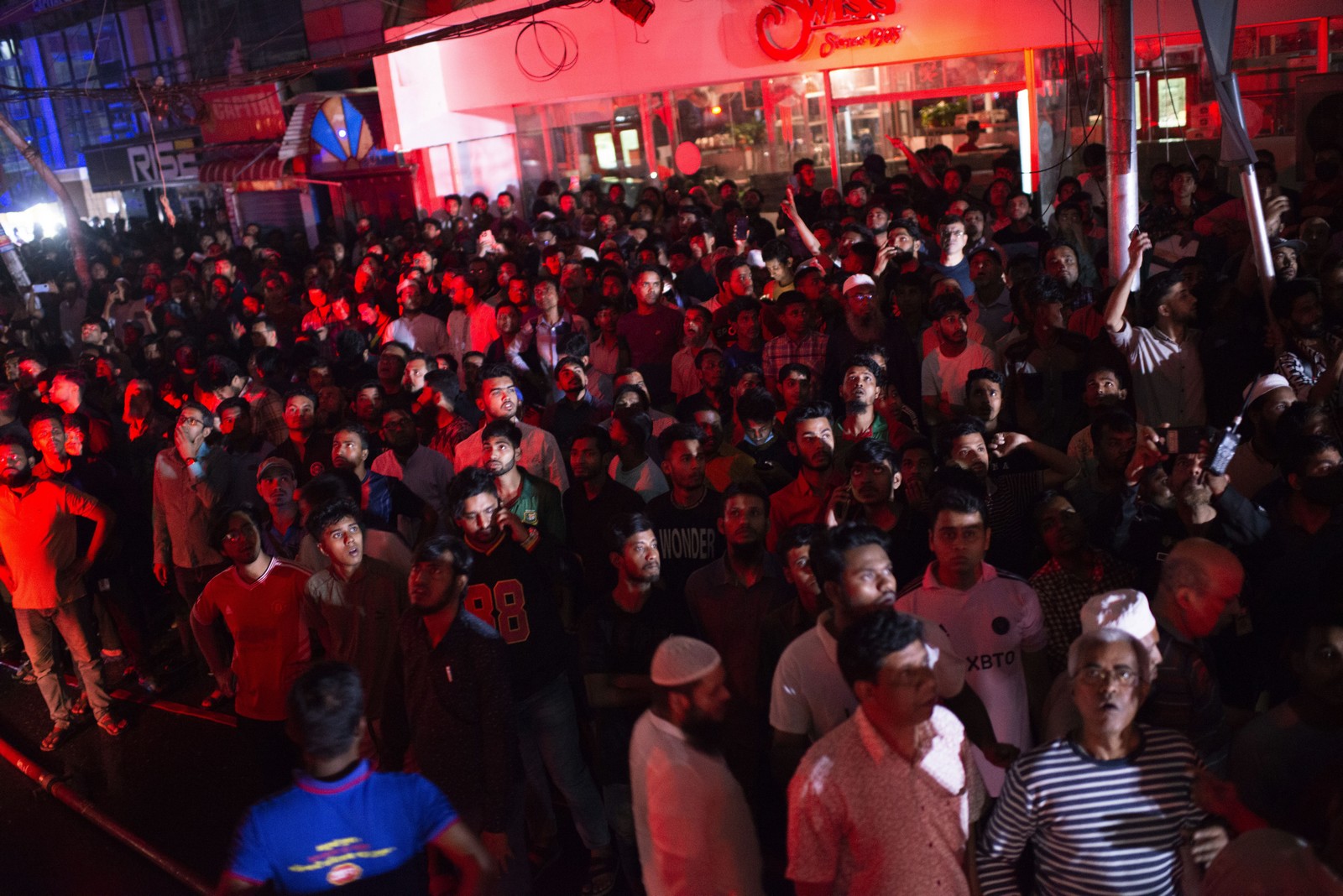 Πυρκαγιά σε επταώροφο κτίριο στην Ντάκα