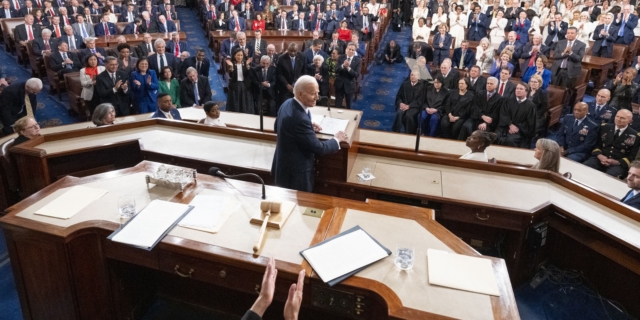 ΗΠΑ: H Γερουσία απέτρεψε στο… πάρα πέντε την παράλυση του κρατικού μηχανισμού