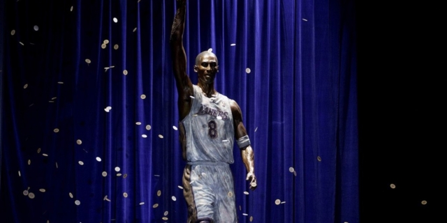 NBA: Ορθογραφικά λάθη που βγάζουν… μάτι στο άγαλμα του Κόμπι Μπράιαντ