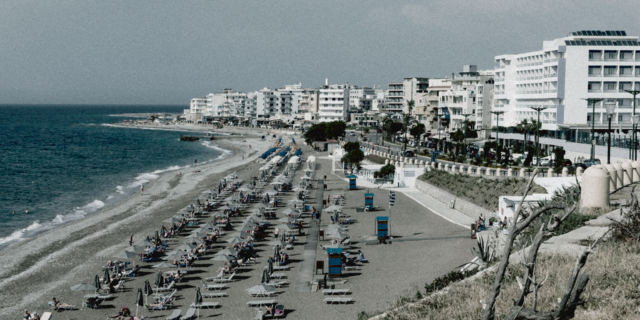 Όχι αιγιαλοί, όχι ελεύθερη πρόσβαση σε θάλασσες και ακτές